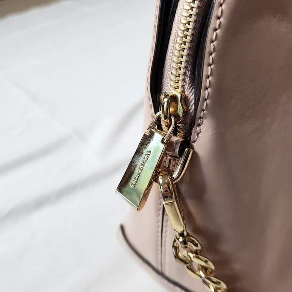 Michael Kors Patent Leather Mercer Handbag Pink - Picture 7 of 16